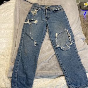 RIPPED MOM JEANS